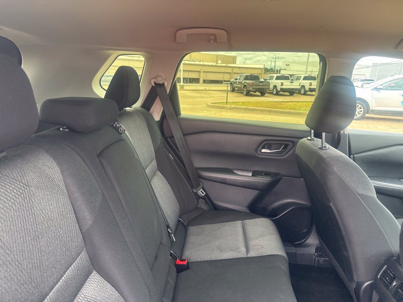 Certified 2025 Nissan Rogue SV FWD image 31