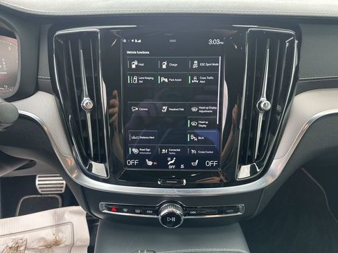 Used 2021 Volvo S60 T8 R-Design image 13