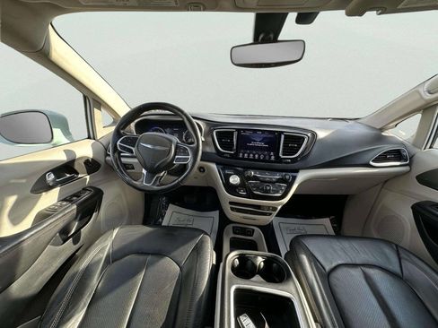 Used 2020 Chrysler Pacifica Touring-L Plus image 19