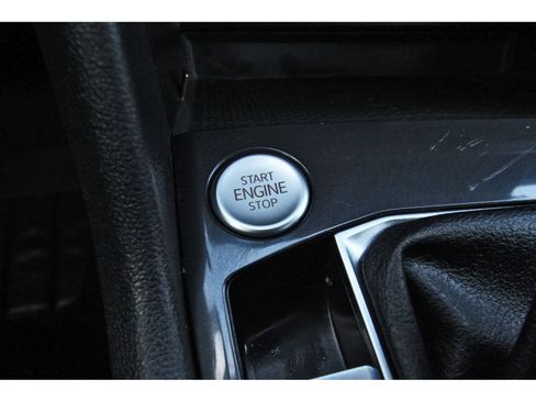 Used 2022 Volkswagen Tiguan SE image 27