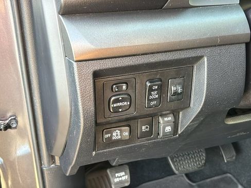 Used 2018 Toyota Tundra SR5 w/ SR5 Upgrade Package AWD/4WD image 13