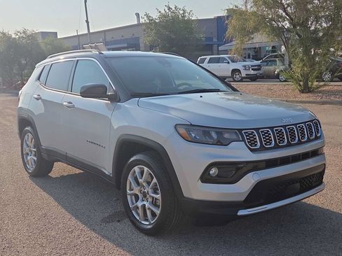 Used 2025 Jeep Compass Limited AWD/4WD image 2