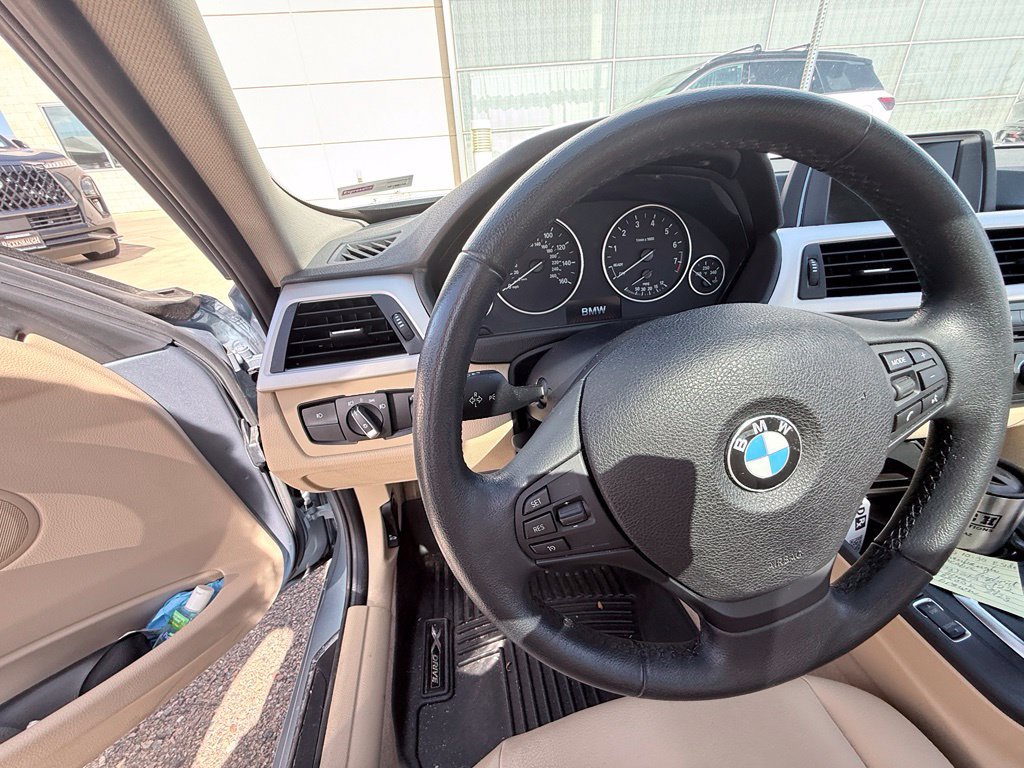 Used 2014 BMW 320i xDrive Sedan AWD/4WD image 11