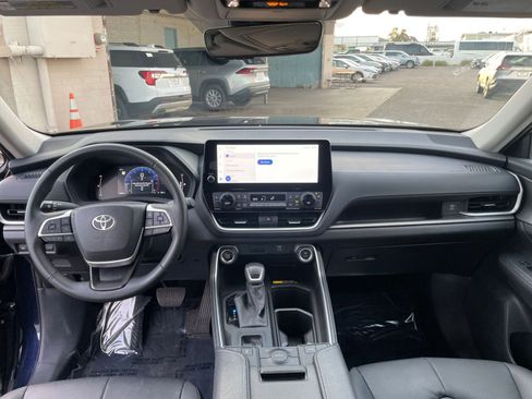 Used 2025 Toyota Grand Highlander FWD image 35