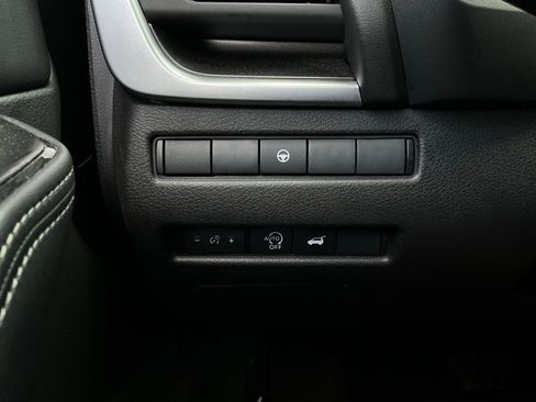 Used 2025 Nissan Rogue SV image 22