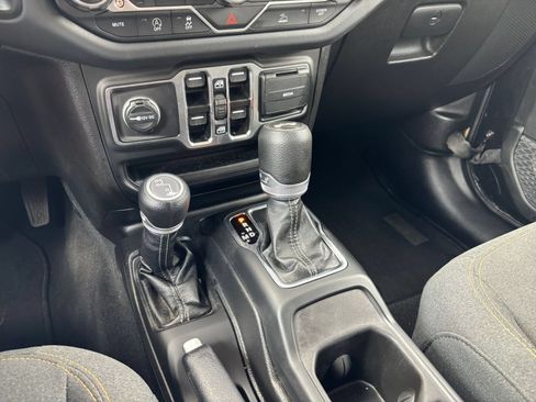 Used 2025 Jeep Wrangler Unlimited Sahara AWD/4WD image 41