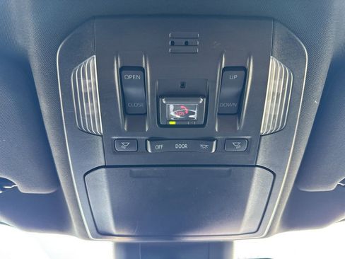 Used 2023 Toyota Highlander XSE FWD image 23