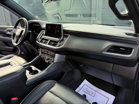 Used 2024 GMC Yukon XL SLT image 13