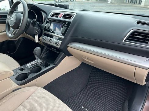 Used 2019 Subaru Outback 2.5i AWD/4WD image 35
