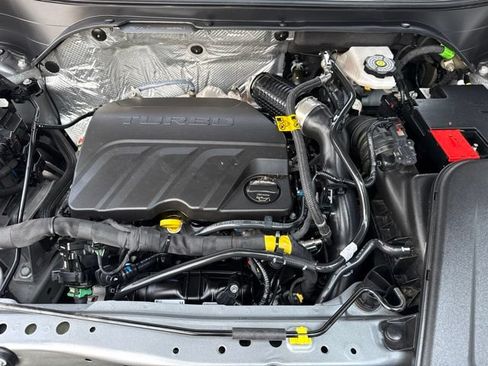 Used 2025 Chevrolet Trax LS w/ Driver Confidence Package FWD image 26