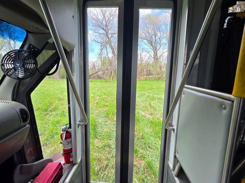 Used 2006 Ford E-450 and Econoline 450 RWD image 9