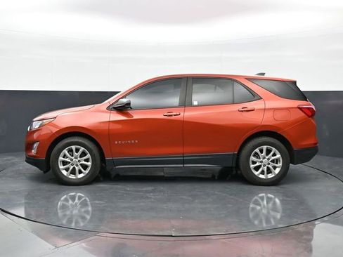 Used 2020 Chevrolet Equinox LS w/ LS Convenience Package FWD image 4