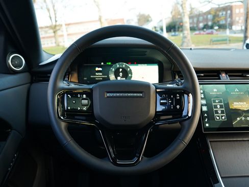 Used 2024 Land Rover Range Rover Evoque S AWD/4WD image 40