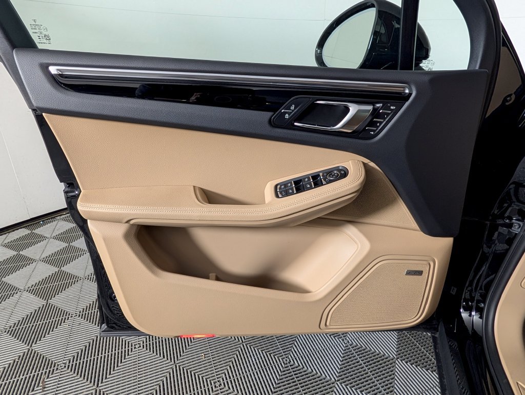 New 2026 Porsche Macan AWD/4WD image 25