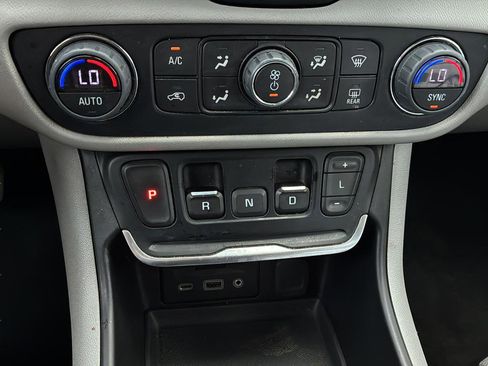 Used 2020 GMC Terrain SLT AWD/4WD image 23