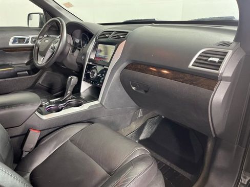 Used 2015 Ford Explorer Limited image 32