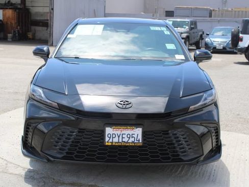 Used 2025 Toyota Camry SE FWD image 2