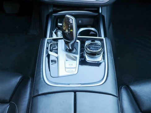 Used 2019 BMW 740i w/ Executive Package image 27