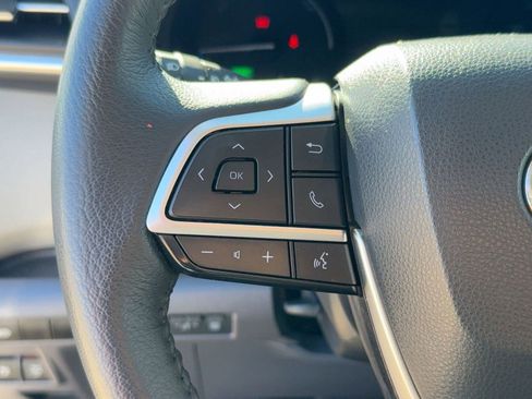 Used 2024 Toyota Sienna LE image 16