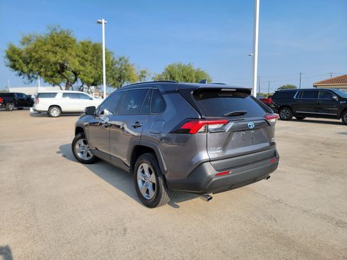 Used 2022 Toyota RAV4 XLE image 5