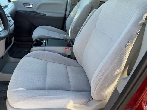 Used 2020 Toyota Sienna LE image 20