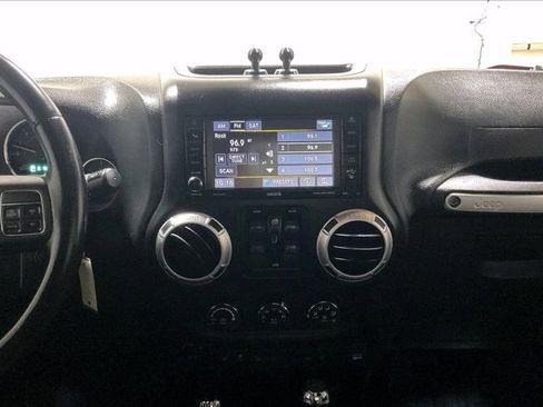 Used 2015 Jeep Wrangler Unlimited Sahara w/ Max Tow Package AWD/4WD image 6