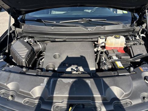 Used 2023 Chevrolet Traverse LT FWD image 10
