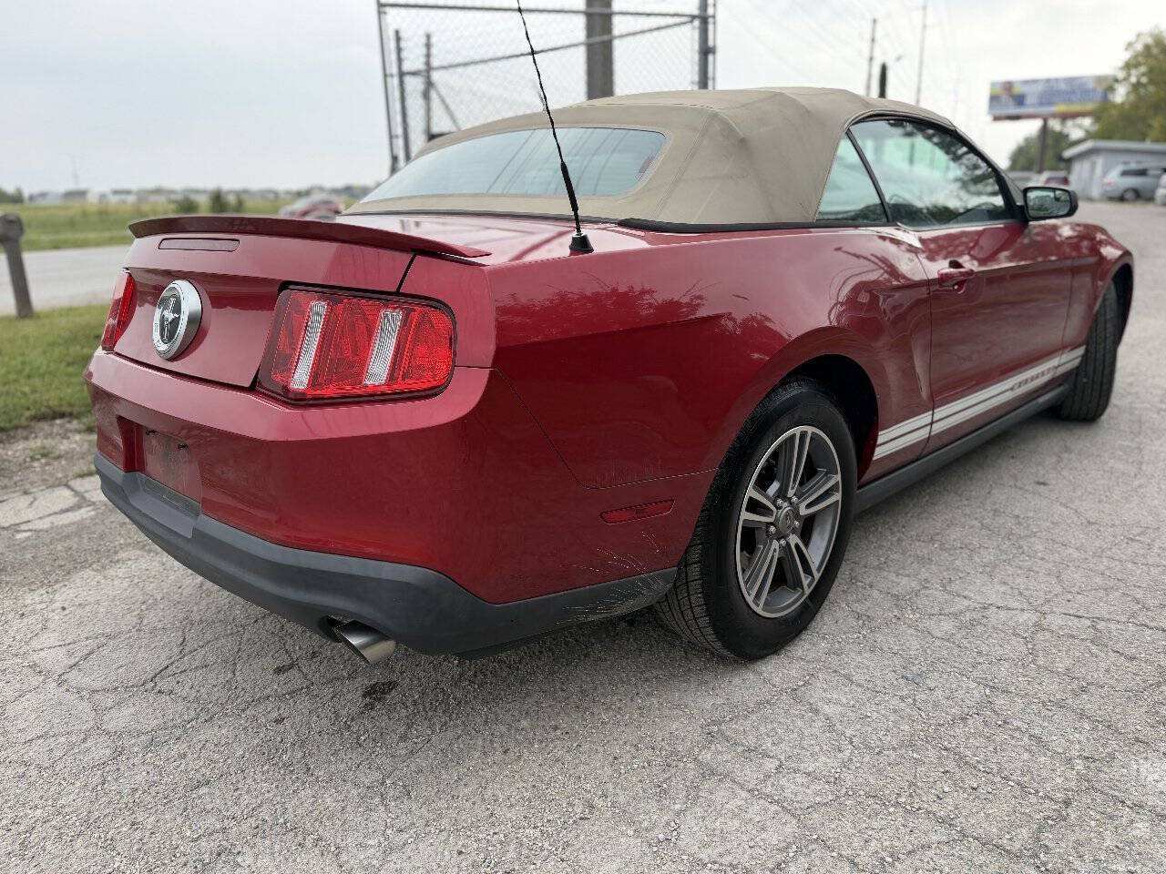 Used 2012 Ford Mustang Premium RWD image 3