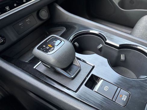 Used 2025 Nissan Rogue SV FWD image 36