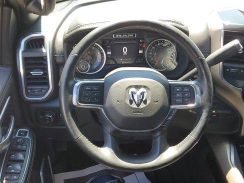 Used 2019 RAM 2500 Laramie w/ Black Appearance Package AWD/4WD image 9