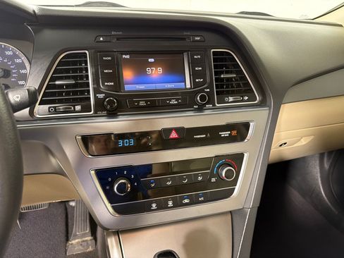 Used 2015 Hyundai Sonata SE w/ Option Group 09 FWD image 13