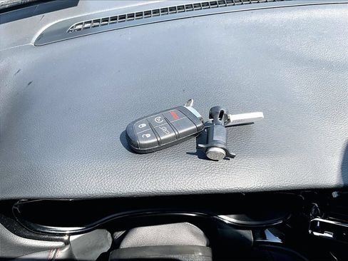 Used 2025 Dodge Durango GT AWD/4WD image 12