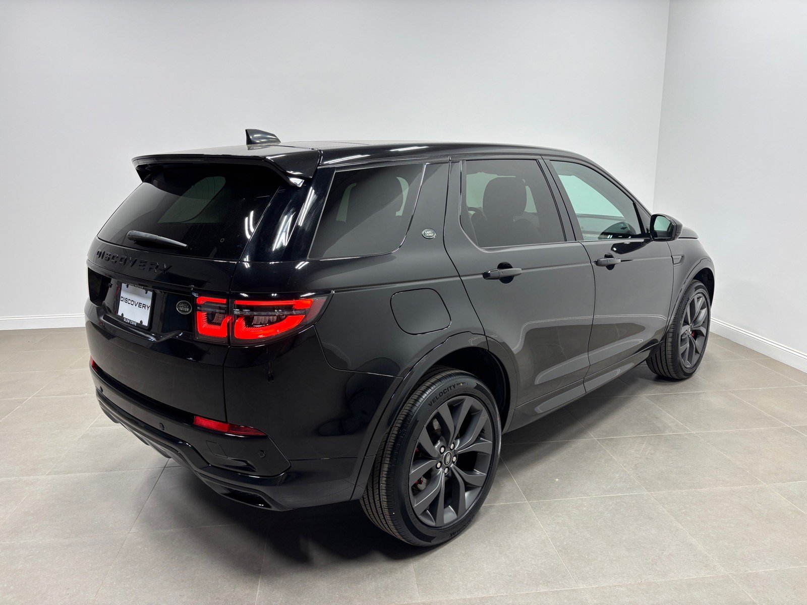 Used 2023 Land Rover Discovery Sport SE R-Dynamic AWD/4WD image 6
