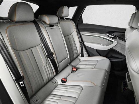 Certified 2024 Audi Q8 e-tron Prestige image 21