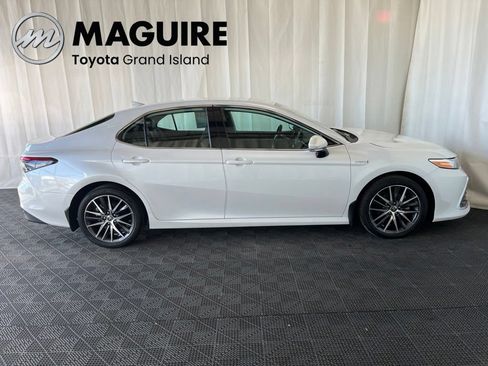 Used 2021 Toyota Camry XLE FWD image 2