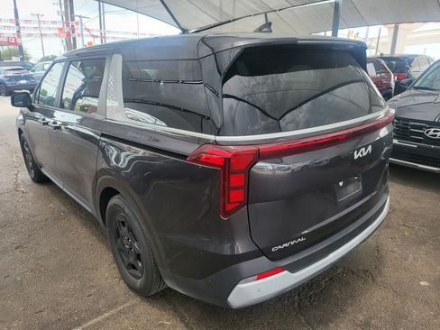 Used 2025 Kia Carnival FWD image 9