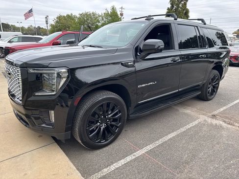 Used 2021 GMC Yukon XL Denali image 1