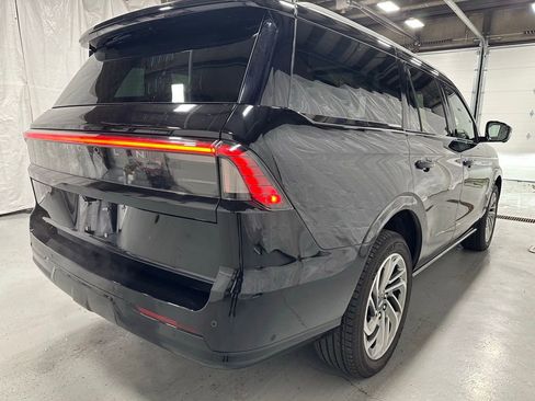 Used 2025 Lincoln Navigator Reserve image 7