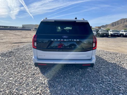 Used 2025 Ford Expedition Max Active AWD/4WD image 4