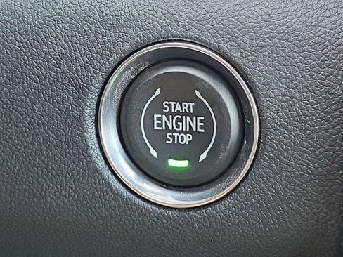 Used 2025 GMC Acadia Denali w/ Super Cruise Package image 17