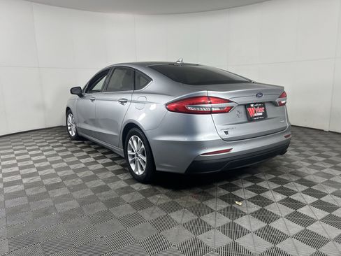 Used 2020 Ford Fusion SE image 12