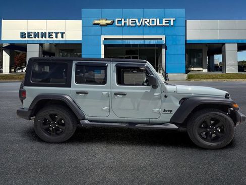 Used 2023 Jeep Wrangler Unlimited Sport AWD/4WD image 8