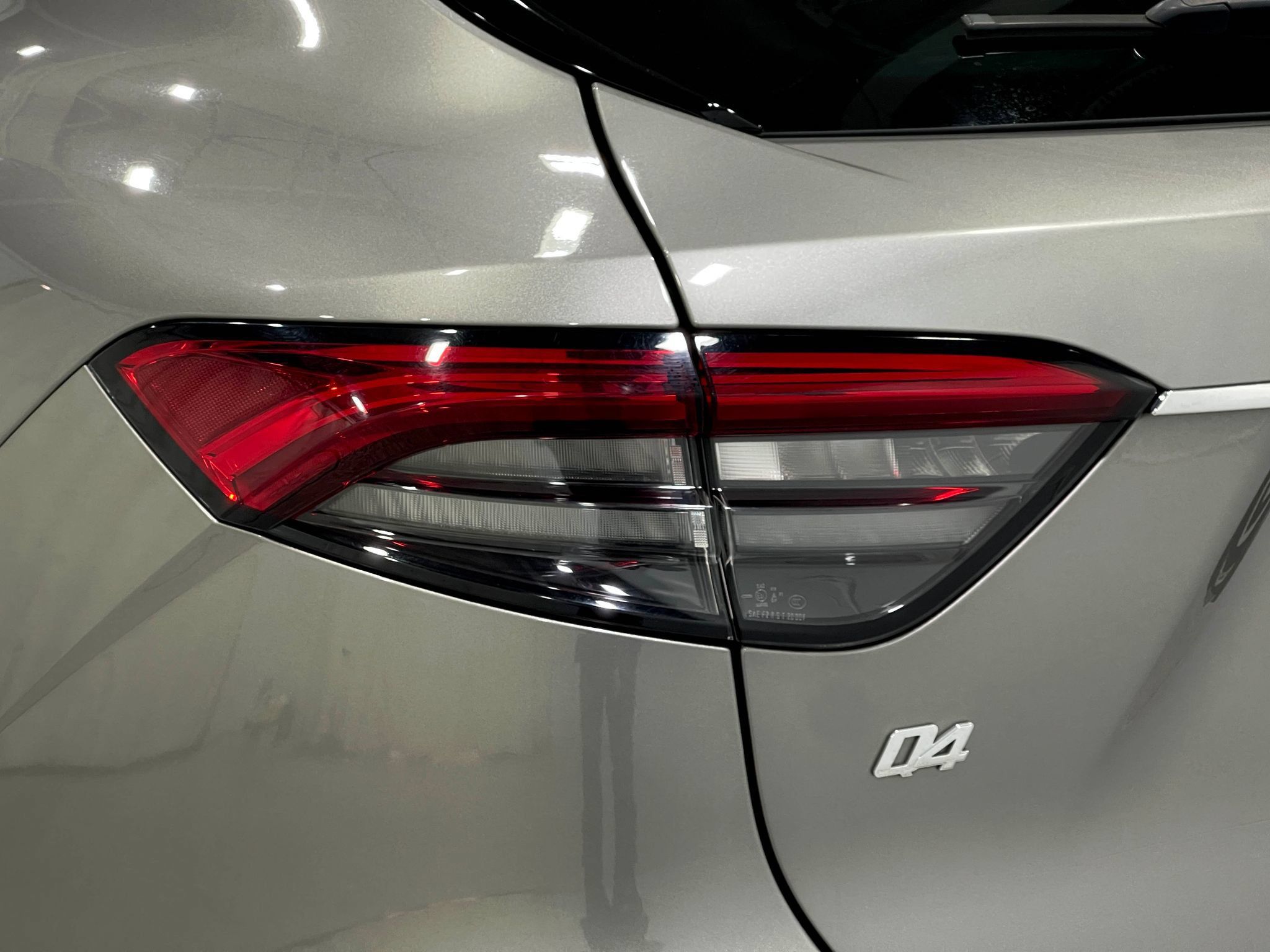 Used 2021 Maserati Levante AWD/4WD image 34