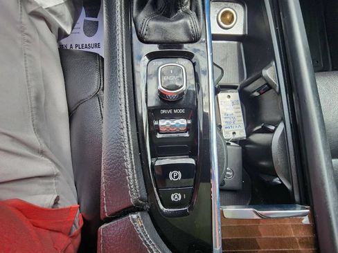 Used 2016 Volvo XC90 T6 Momentum w/ Momentum Plus Package AWD/4WD image 23
