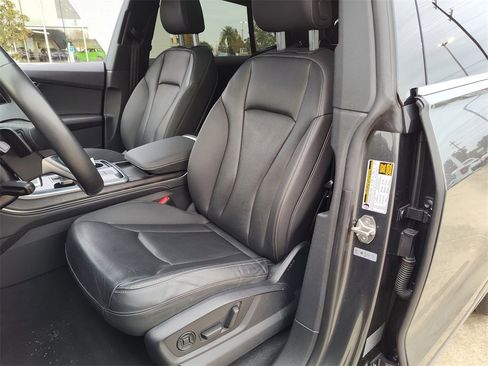 Used 2023 Audi Q8 Premium Plus w/ Premium Plus Package image 24