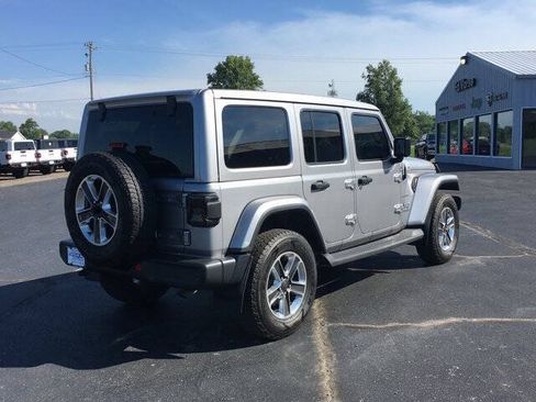 Used 2019 Jeep Wrangler Unlimited Sahara AWD/4WD image 3