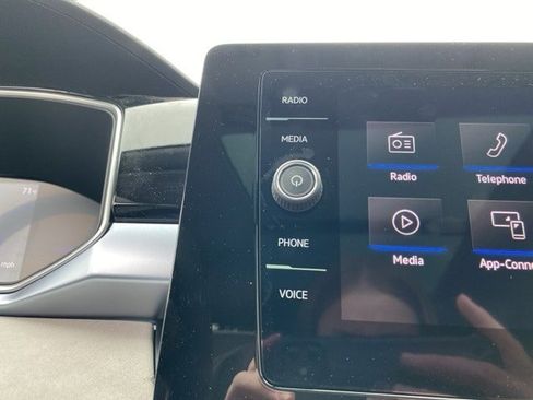 New 2025 Volkswagen Taos SE image 36