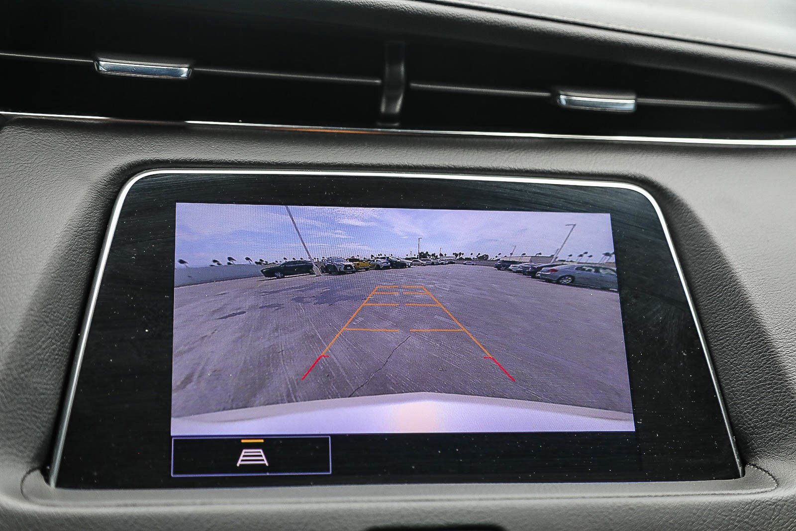 Used 2023 Cadillac XT4 Luxury w/ Cold Weather Package FWD image 23