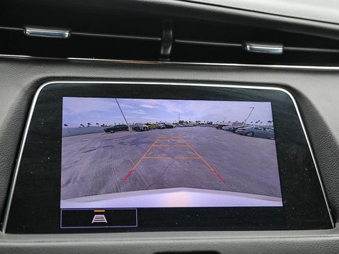 Used 2023 Cadillac XT4 Luxury w/ Cold Weather Package FWD image 23