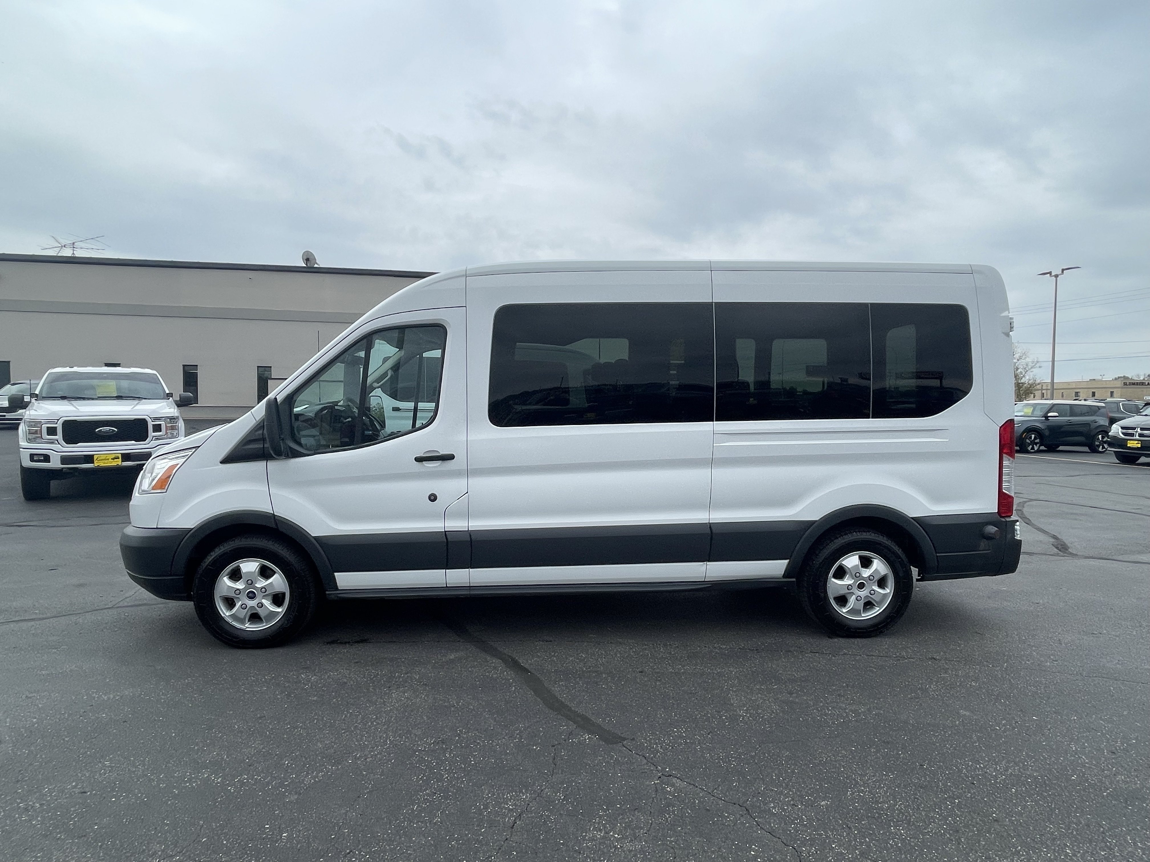 Used 2017 Ford Transit 350 XLT RWD image 5